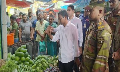 হোসেনপুরে দ্রব্যমূল্যের ঊর্ধ্বগতি রোধে বাজার মনিটরিং