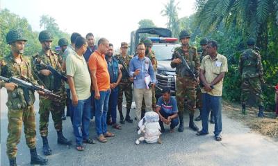 যৌথবাহিনীর অভিযানে গাংনীতে ফেনসিডিলসহ আটক-২