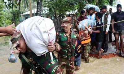 বন্যার্তদের উদ্ধারে ৬ জেলায় কাজ করছে সশস্ত্র বাহিনী