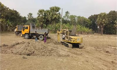 ফরিদপুরে ফসলি জমির মাটি যাচ্ছে ইটভাটায়