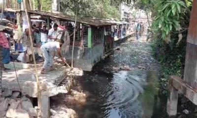 ঝালকাঠি শহরের চাঁদকাঠির বাজারে অবৈধ স্থাপনা উচ্ছেদে শুরু