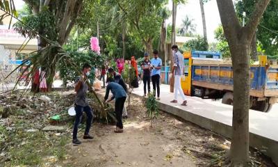 ঝিনাইদহে হাসপাতাল পরিষ্কার ও শৃঙ্খলা ফেরাতে শিক্ষার্থীরা