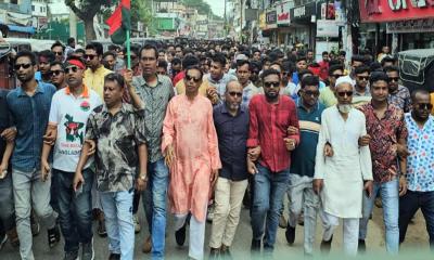 শেখ হাসিনার বিচারের দাবিতে ঝিনাইদহে ছাত্র জনতার বিক্ষোভ