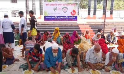 ঝিনাইদহে দুই টাকার খাবারে তৃপ্তির হাঁসি