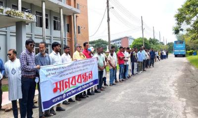 যবিপ্রবি শিক্ষার্থীদের নিরাপত্তার দাবিতে মানববন্ধন