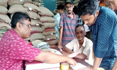 অভয়নগরে শিক্ষার্থীদের বাজার মনিটরিং অব্যাহত