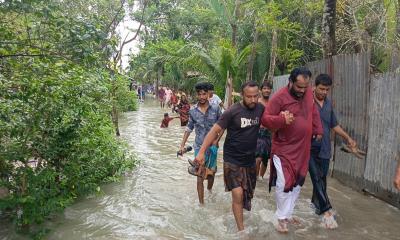 ঘূর্ণিঝড় রেমাল: কলাপাড়ায় অতিরিক্ত জোয়ারের পানিতে বেড়িবাঁধ প্লাবিত