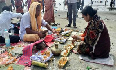 কুয়াকাটায় তীর্থ যাত্রীদের ঢল