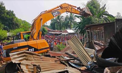 কালিয়াকৈরে রেললাইনের পাশে অবৈধ স্থাপনা উচ্ছেদ