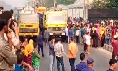 কালিয়াকৈরে বন্ধ কারখানা খুলে দেয়ার দাবিতে শ্রমিকদের বিক্ষোভ