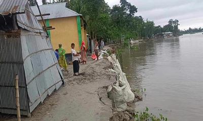 কাউনিয়ায় বিপৎসীমার ওপরে তিস্তার পানি