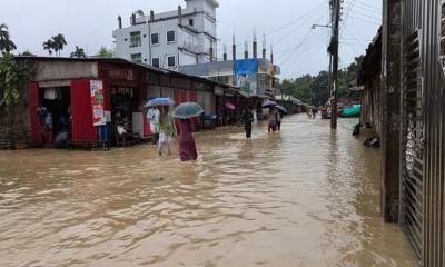 খাগড়াছড়িতে বন্যায় পানিবন্দি হাজারো পরিবার, পাহাড় ধসের আশঙ্কা