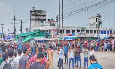 খুবিতে কোটা সংস্কারের দাবিতে মহাসড়ক অবরোধ