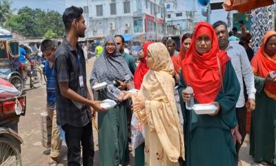 জয়পুরহাটে যানজট নিরসনে শিক্ষার্থীদের তৎপরতা