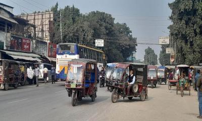 মাগুরায় মহাসড়কে তিন চাকার যানবাহনের দাপট