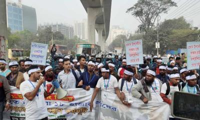 সরকারের প্রতিশ্রুতি ছাড়া সড়ক ছাড়বেন না আন্দোলনকারীরা