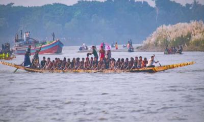 মহম্মদপুরে নৌকা বাইচ অনুষ্ঠিত