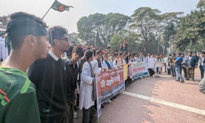 পুনরায় ফল প্রকাশসহ কোটা বাতিলের দাবিতে বিক্ষোভ