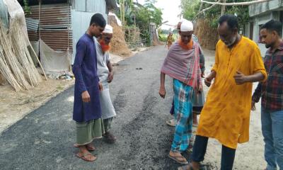 ঢালাইয়ের সপ্তাহ না পেরতেই উঠে যাচ্ছে সড়কের পিচ