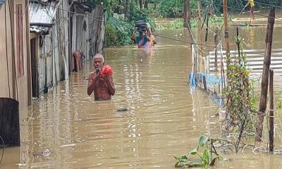 ধলাই নদীর প্রতিরক্ষা বাঁধ ভেঙে পানিবন্দি লাখ মানুষ