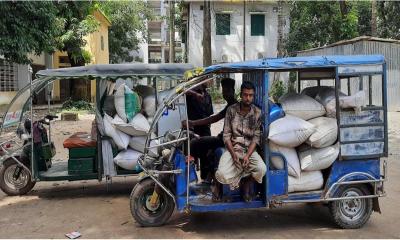 পাচারকালে দুই হাজার কেজি সরকারি চাল জব্দ