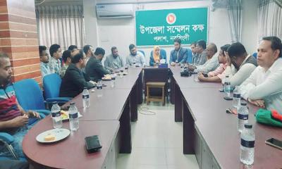 পলাশে সাংবাদিকদের সঙ্গে ইউএনওর মতবিনিময়