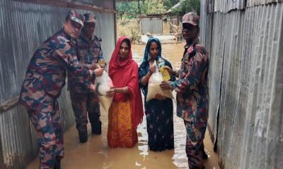 পলাশপুর জোনের উদ্যোগে বন্যায় ক্ষতিগ্রস্ত পরিবারের মাঝে খাদ্যসামগ্রী বিতরণ