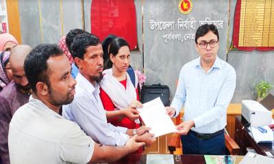 পূর্বধলায় প্রধান শিক্ষককে অপসারণের চেষ্টার প্রতিবাদে স্মারকলিপি প্রদান