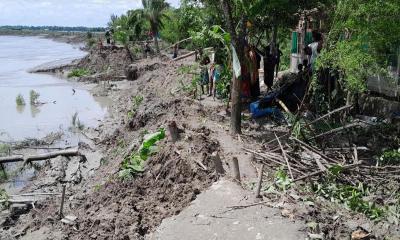 রামপালে তীব্র নদী ভাঙনে শতাধিক পরিবার পানিবন্দি