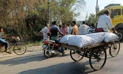 রাজশাহীতে ট্রাক-অ্যাম্বুলেন্স সংঘর্ষে প্রাণ গেল ৩ জনের