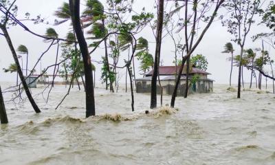 চট্টগ্রামে দেয়াল চাপায় নিহত হৃদয়ের পরিবারকে আর্থিক সহায়তা