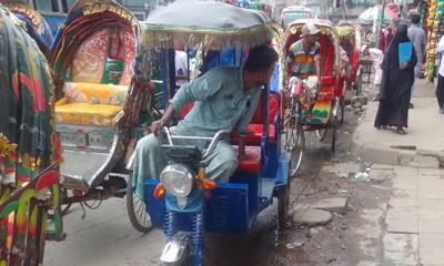 বেপরোয়া অটোরিকশায় ঘটছে দুর্ঘটনা