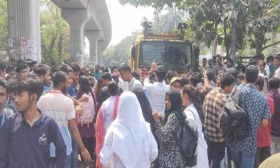 শাহবাগে নারীর প্রতি সহিংসতার প্রতিবাদে ৩০ কলেজের শিক্ষার্থীদের বিক্ষোভ