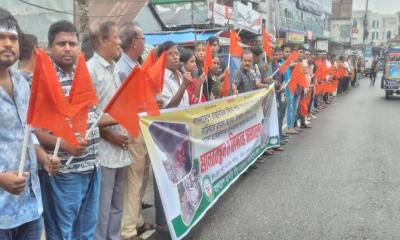 হিন্দু সম্প্রদায়ের ওপর হামলার প্রতিবাদে শরীয়তপুরে বিক্ষোভ