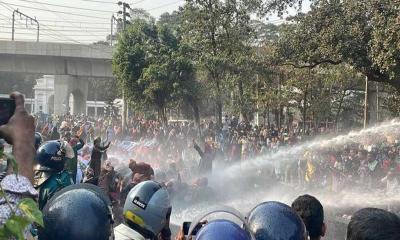 সচিবালয়মুখী শিক্ষকদের মিছিলে লাঠিপেটা, জলকামান