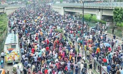 ৯ দফা দাবি: শহীদ মিনার অভিমুখে শিক্ষার্থীরা