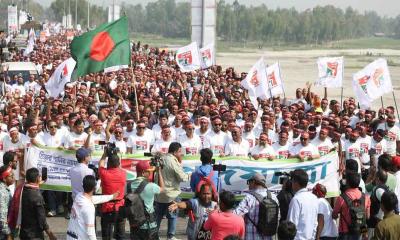 ‘জাগো বাহে, তিস্তা বাঁচাই’ কর্মসূচির দ্বিতীয় দিনের পদযাত্রায় হাজারো মানুষের ঢল