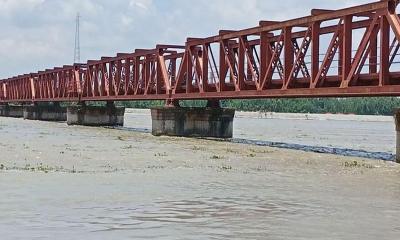 বাড়ছে পানি, আতঙ্কে তিস্তাপাড়ের মানুষ