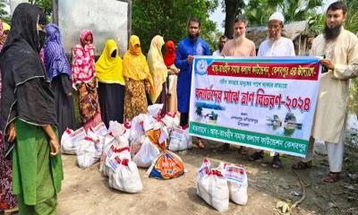 কেশবপুর-মনিরামপুরে অতিবৃষ্টিতে স্থায়ী জলাবদ্ধতা: ত্রাণ বিতরণ